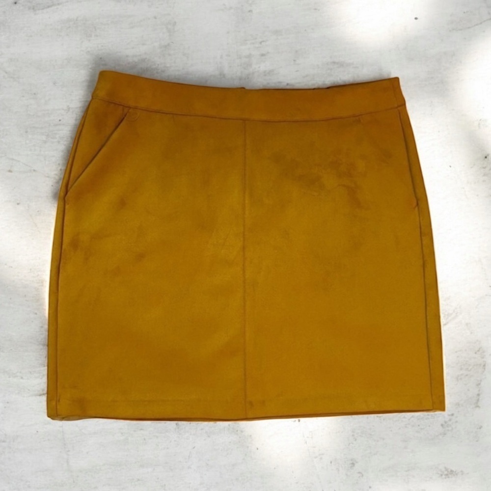 Vero Moda size M sued mini skirt